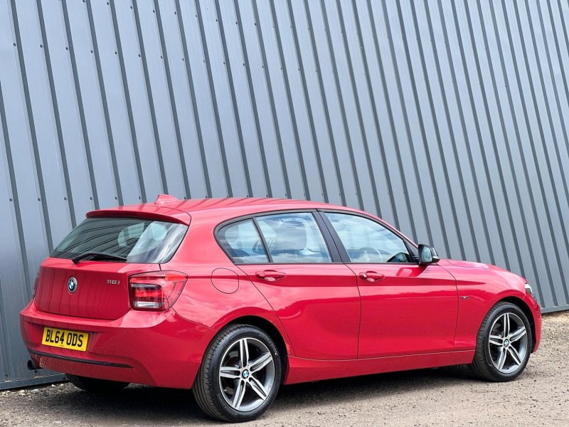 BMW 1 SERIES