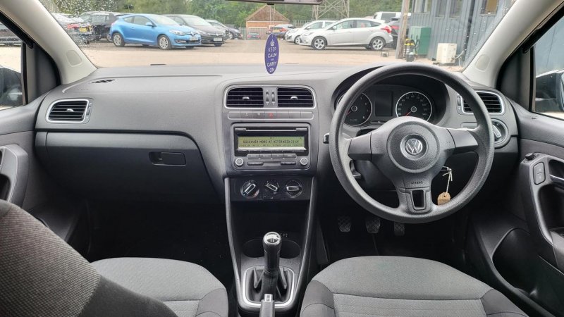 VOLKSWAGEN POLO