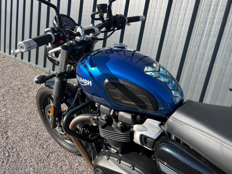TRIUMPH Street Twin