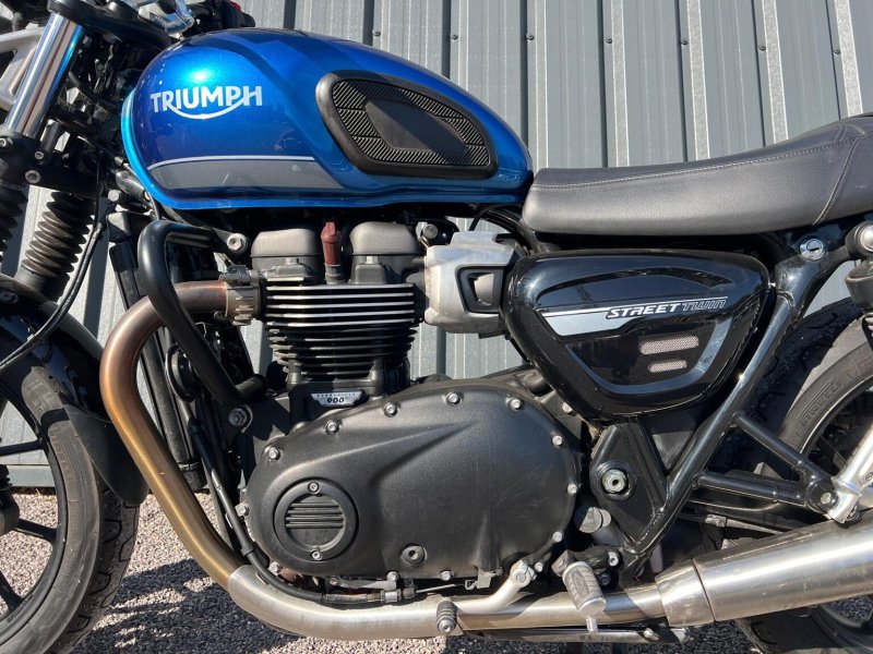 TRIUMPH Street Twin