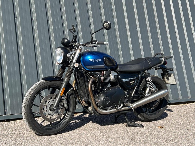 TRIUMPH Street Twin