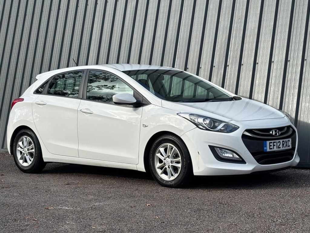 Used HYUNDAI 2012 White for sale - £3495 in Farnham, Surrey | Apex ...